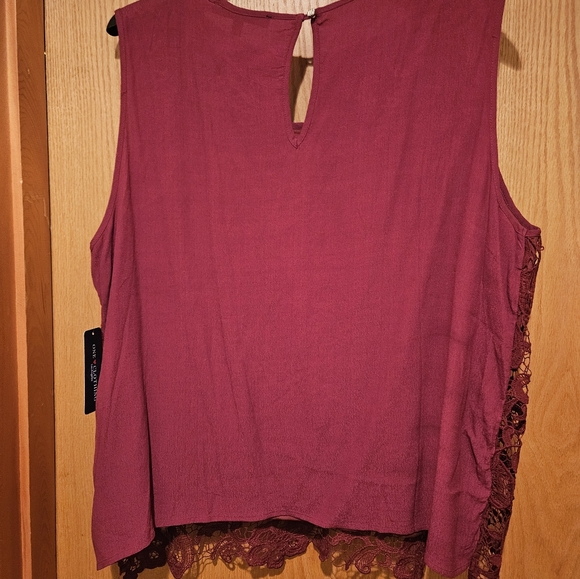 NWT Maroon Lace top - Picture 3 of 4